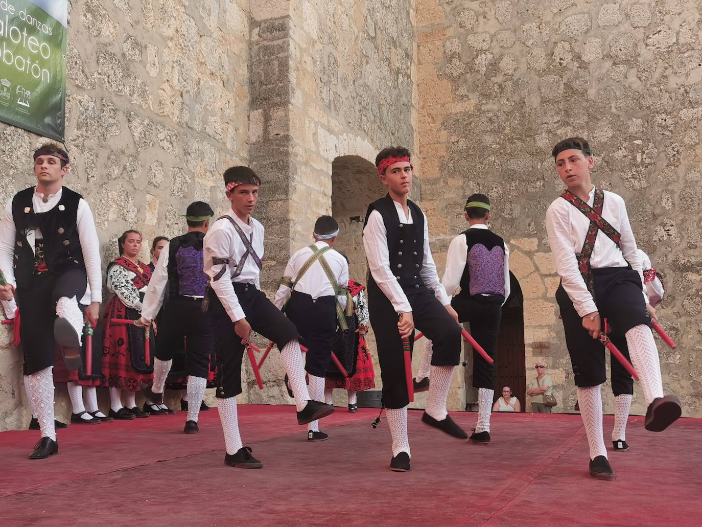 Torrelobatón celebra su XV Certamen de Paloteo