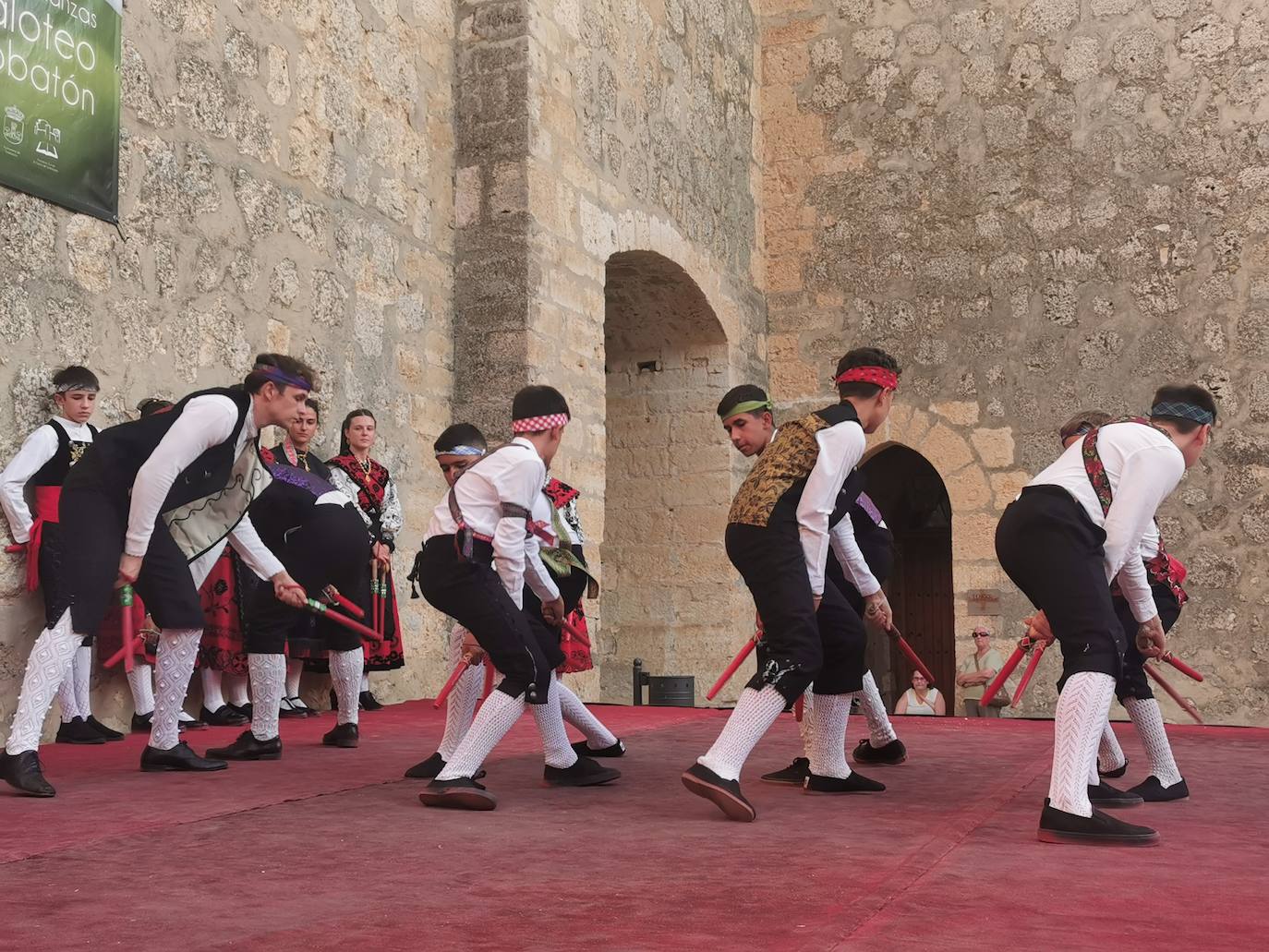 Torrelobatón celebra su XV Certamen de Paloteo