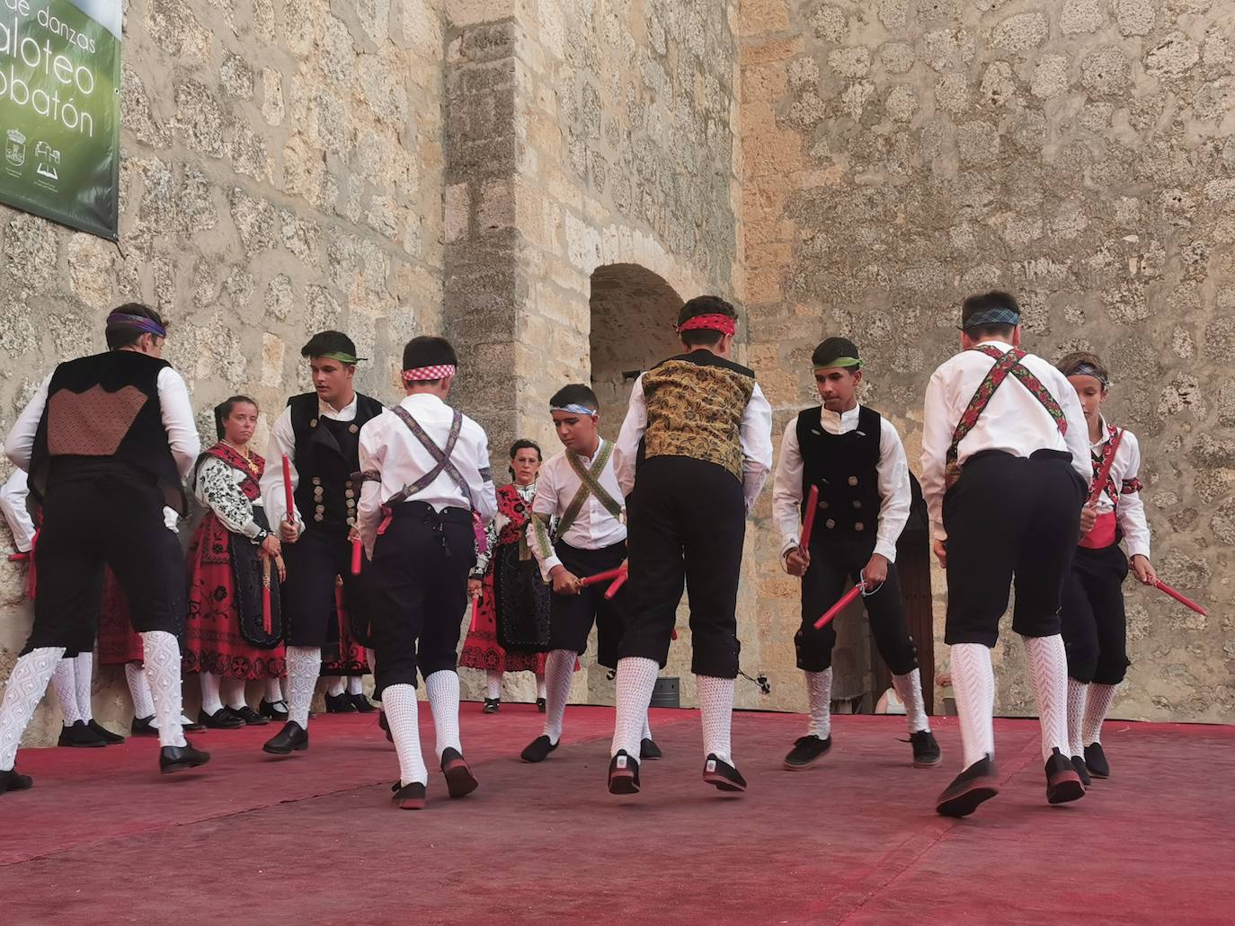 Torrelobatón celebra su XV Certamen de Paloteo