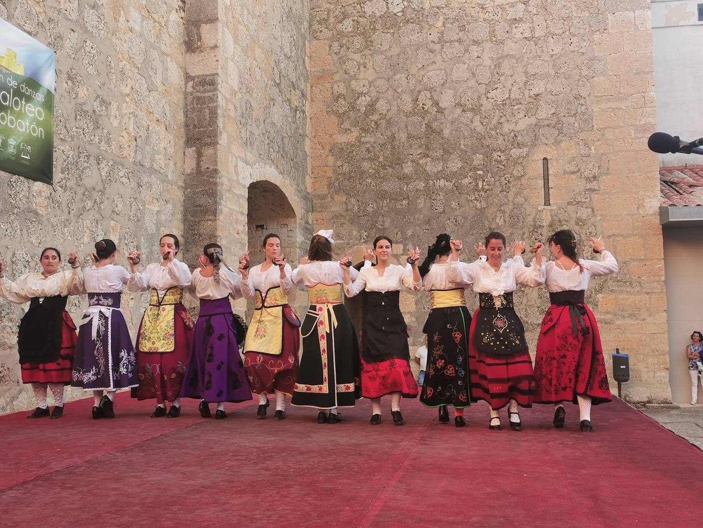 Torrelobatón celebra su XV Certamen de Paloteo