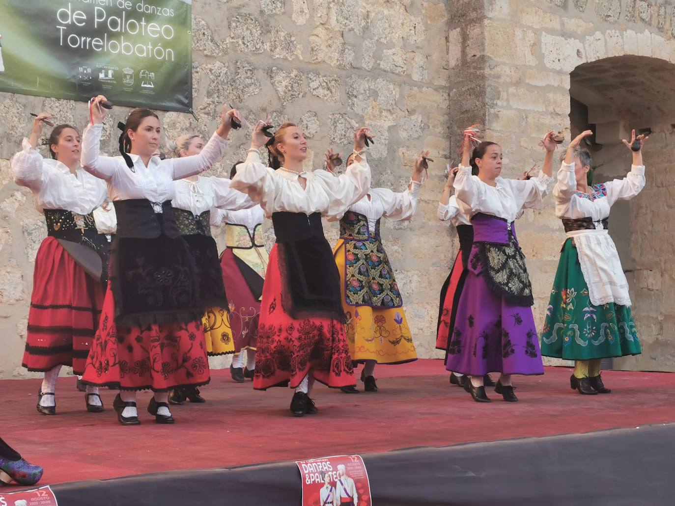 Torrelobatón celebra su XV Certamen de Paloteo