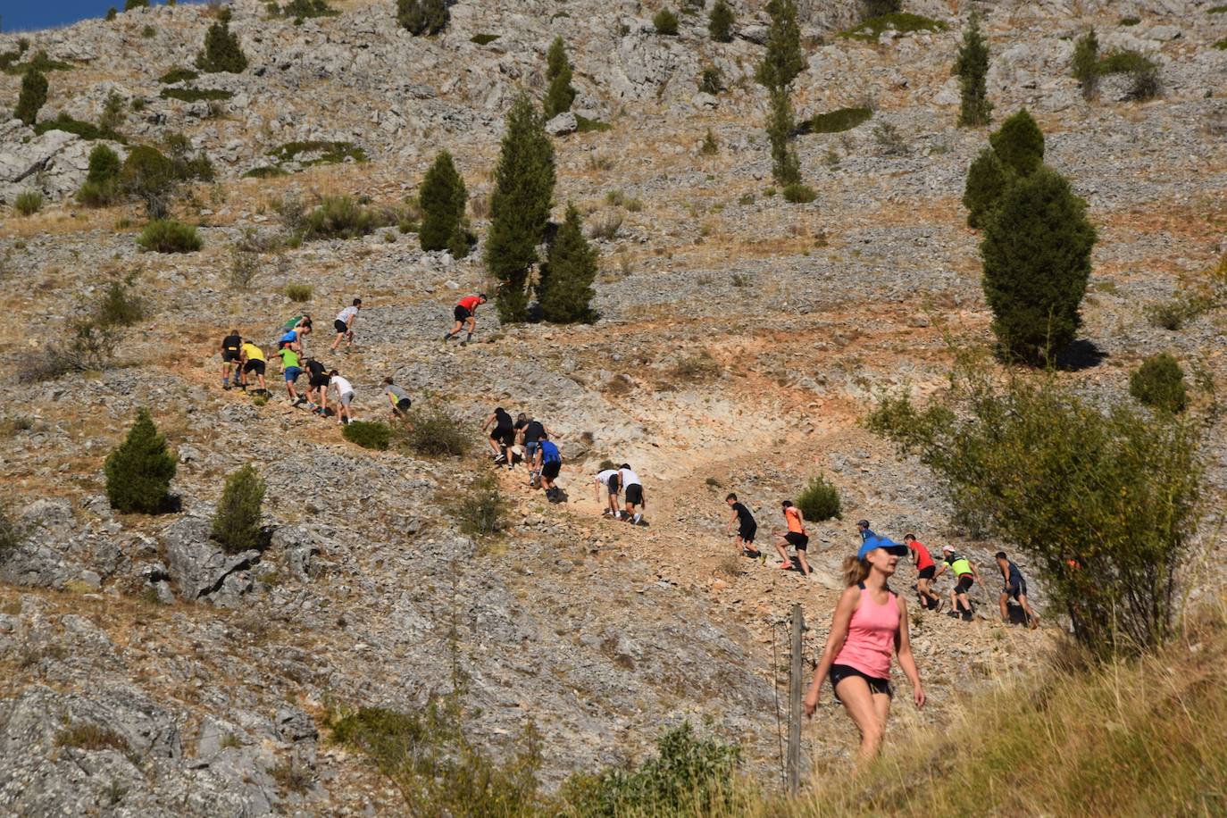 Velilla disfruta de las fiestas con la tradiciona subida a la Cruz