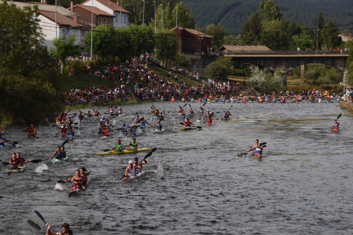 Mara Santos desata fuertes aplausos en la Regata en Velilla