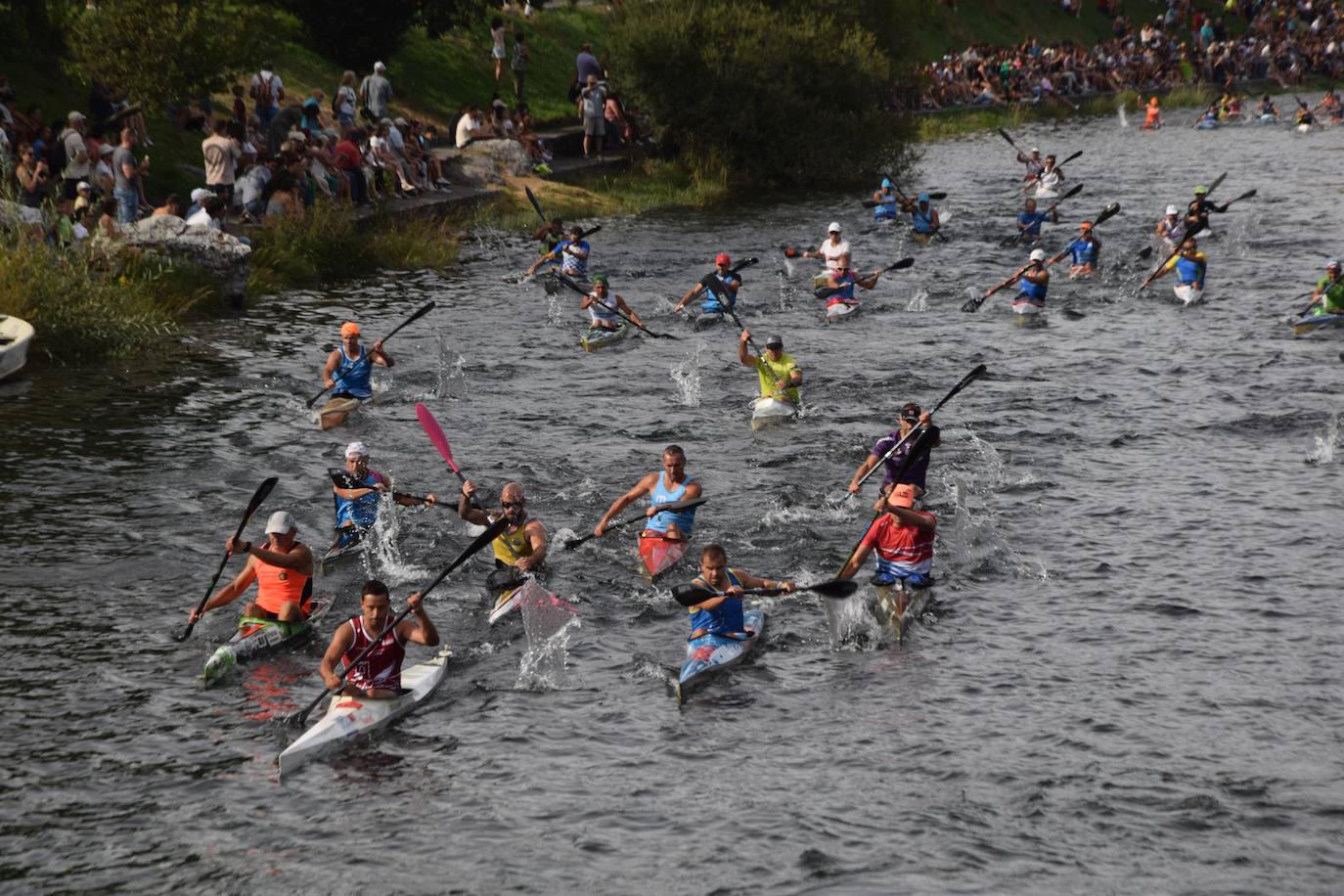 Mara Santos desata fuertes aplausos en la Regata en Velilla