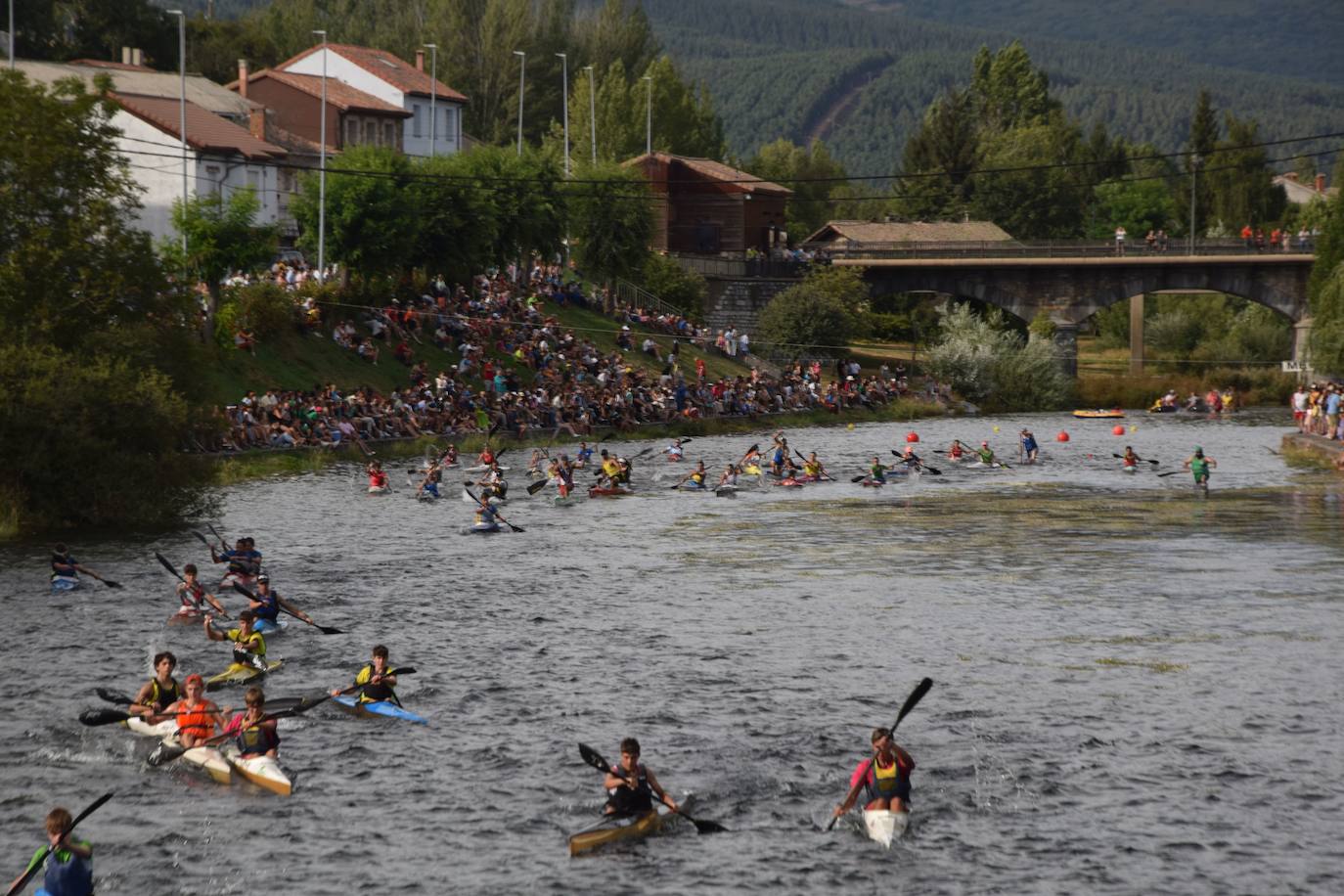 Mara Santos desata fuertes aplausos en la Regata en Velilla
