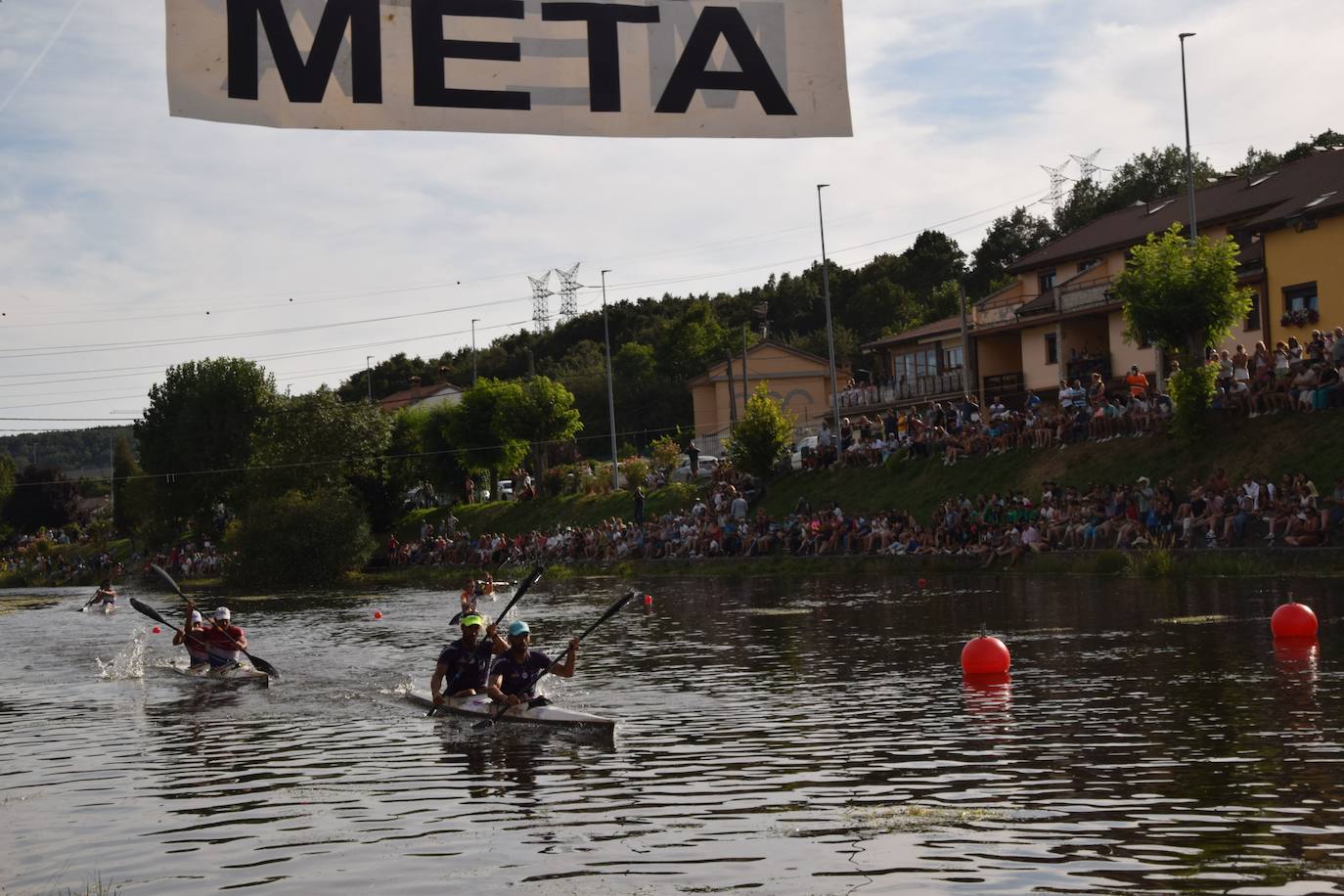 Mara Santos desata fuertes aplausos en la Regata en Velilla