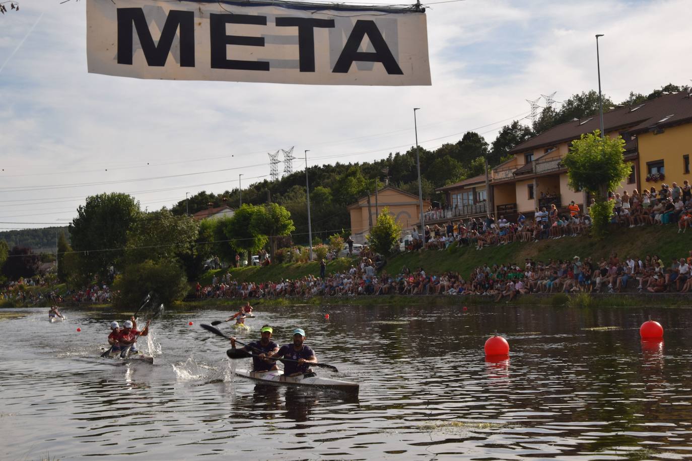 Mara Santos desata fuertes aplausos en la Regata en Velilla
