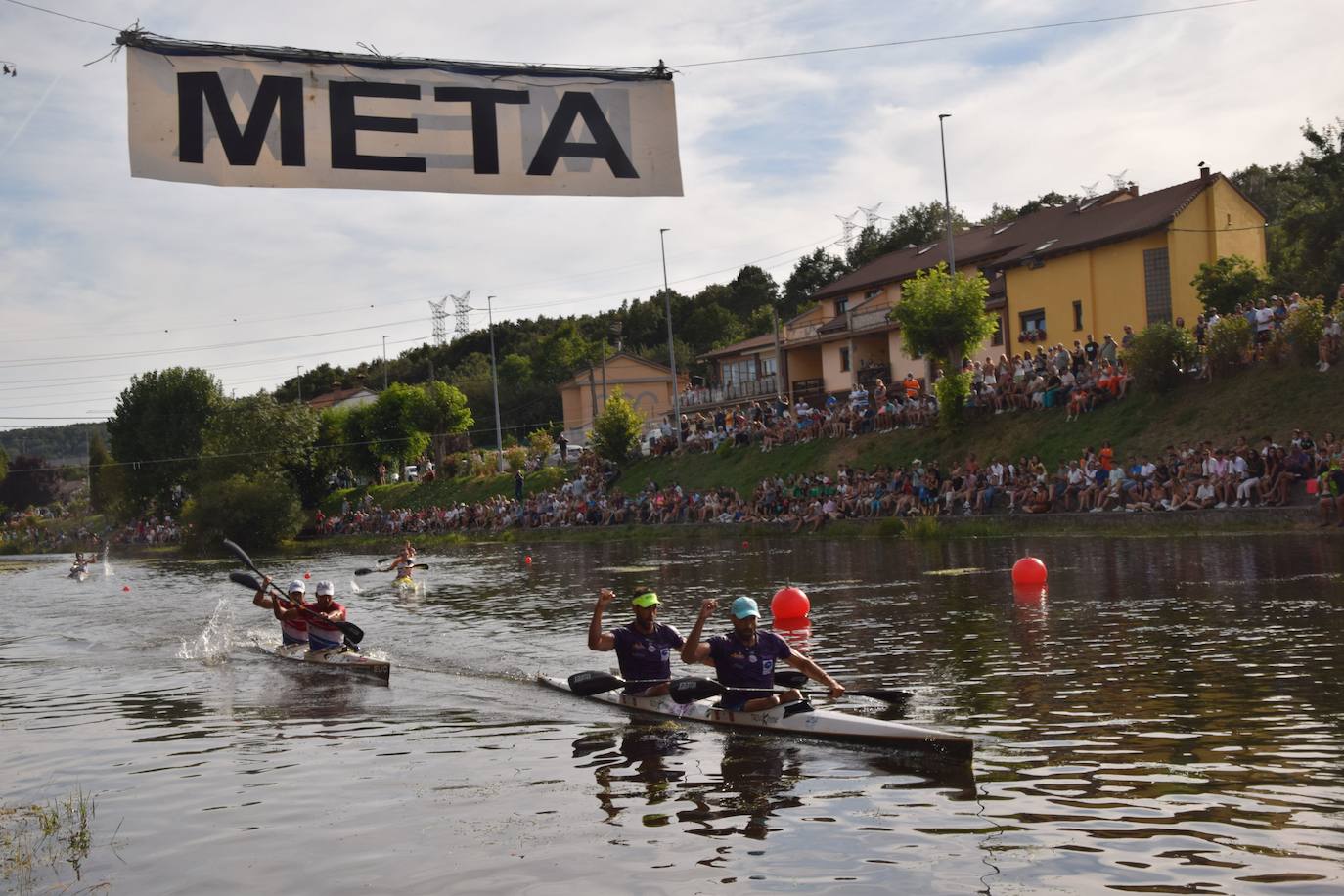 Mara Santos desata fuertes aplausos en la Regata en Velilla