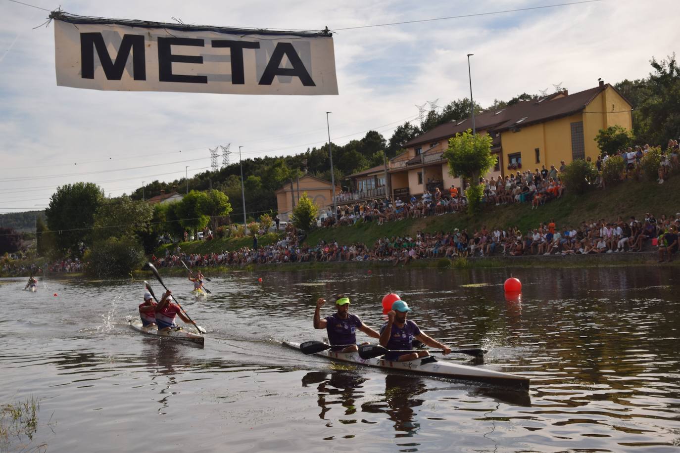 Mara Santos desata fuertes aplausos en la Regata en Velilla