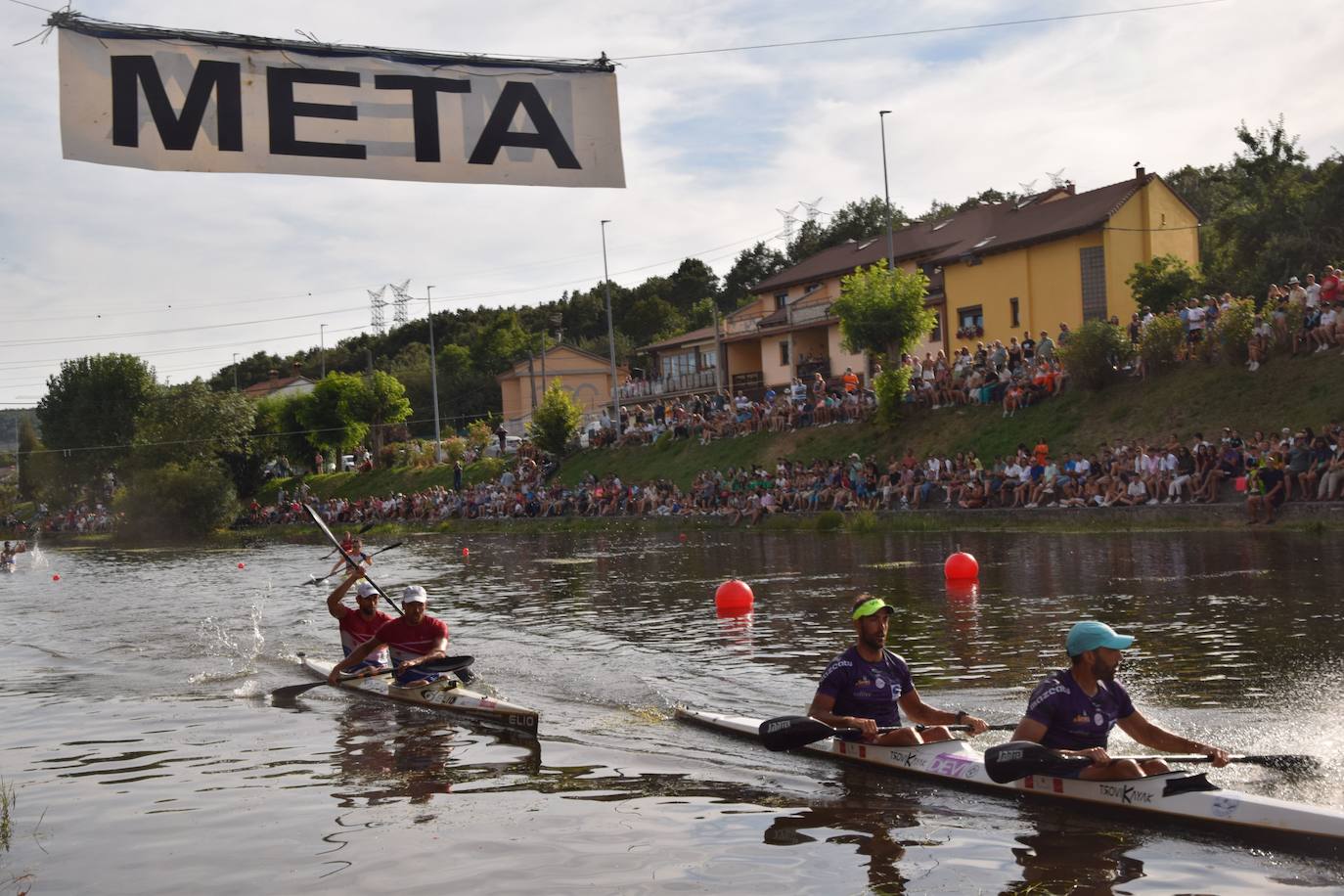 Mara Santos desata fuertes aplausos en la Regata en Velilla