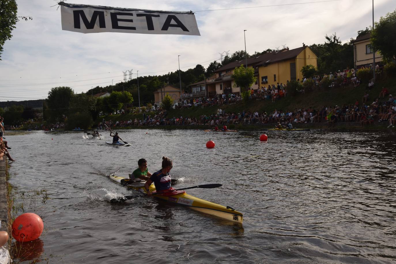 Mara Santos desata fuertes aplausos en la Regata en Velilla