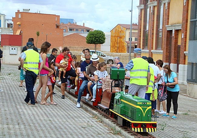 Viajes infantiles con locomotora a escala
