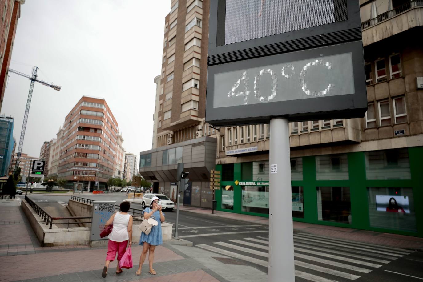 El termómetro de la plaza de España marca 40 grados el pasado 9 de agosto.