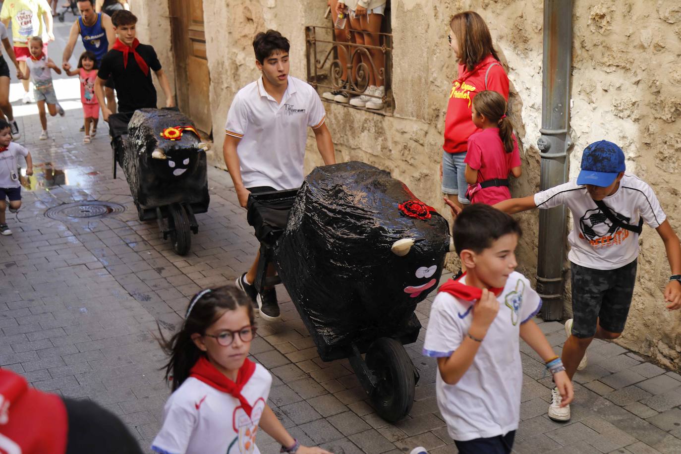 En imágenes, el encierro infantil de Peñafiel