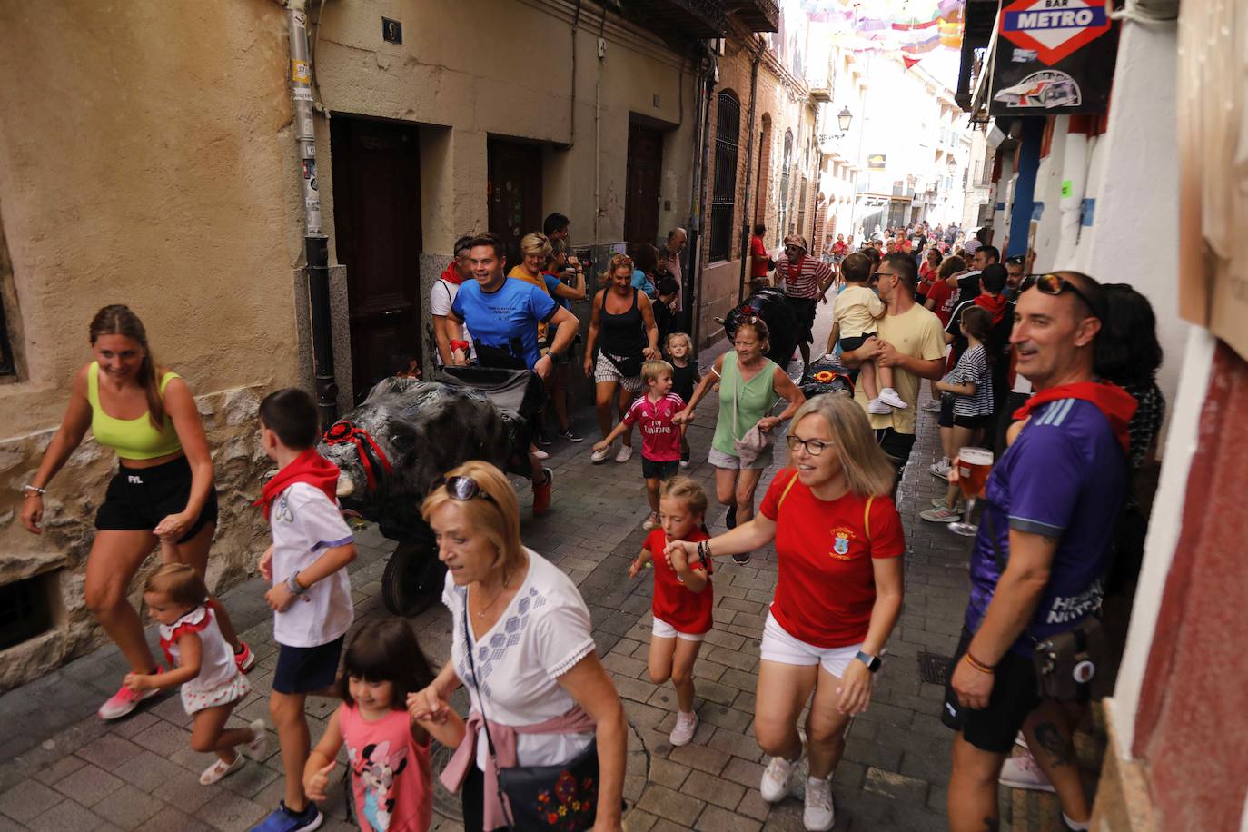 En imágenes, el encierro infantil de Peñafiel