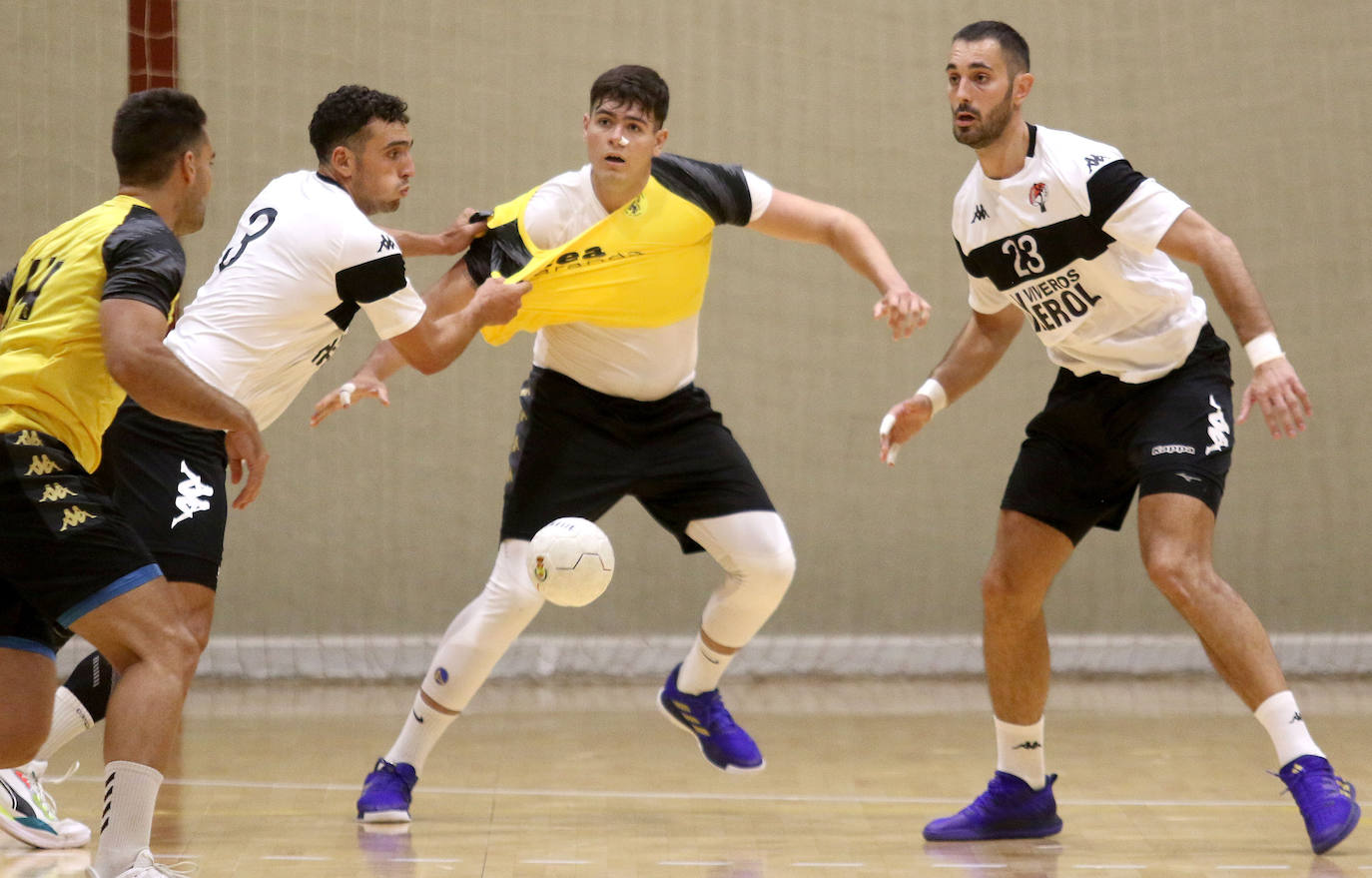 Victoria del Balonmano Nava ante el Villa de Aranda (23-36)