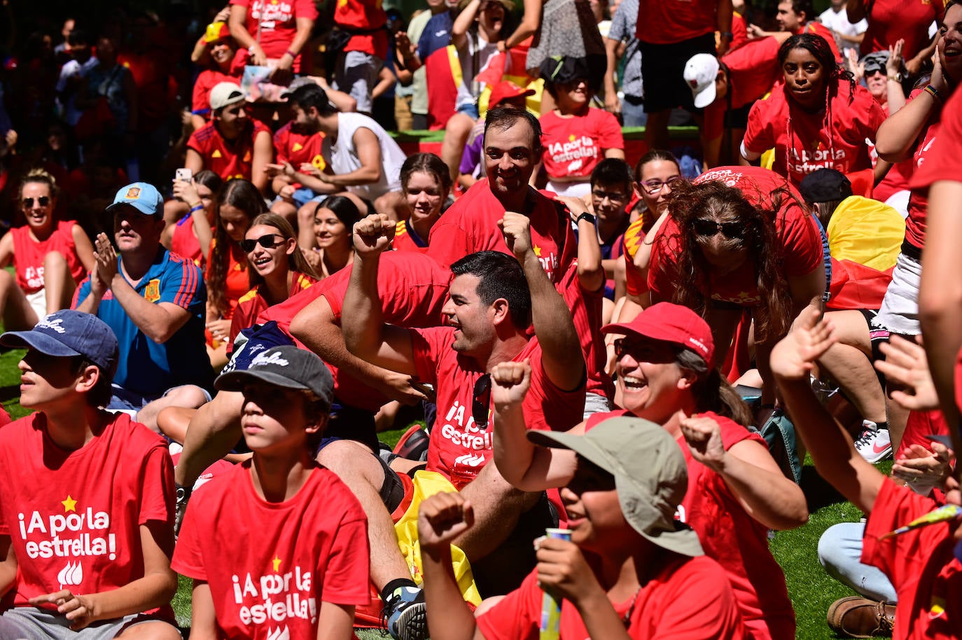 Cientos de personas vibran en Valladolid con el Mundial Femenino conquistado por España