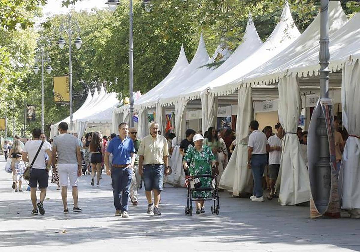 Feria de Artesanía en el Paseo del Salón, el pasado año.