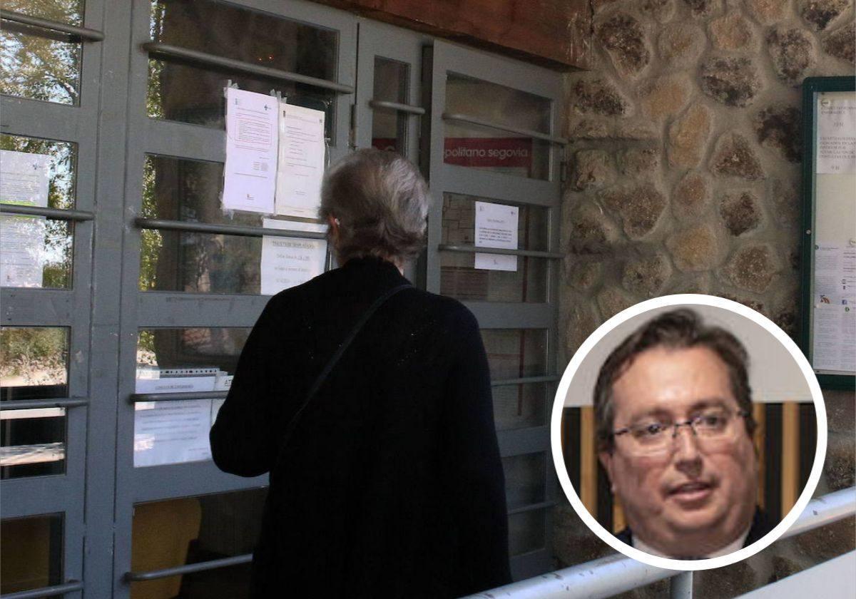 Una mujer se dispone a entrar en un consultorio rural de la provincia de Segovia. En el círculo, el presidente del Colegio Oficial de Médicos, Graciliano Estrada.