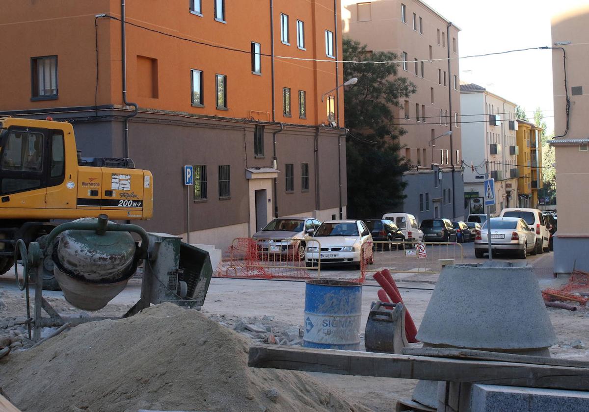 Obras que se llevan a cabo en la calle Viena y en el tramo de París que entronca con Londres, en el barrio de San José.