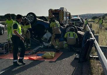 Excarcelado por los Bomberos en la A-62 tras un accidente de tráfico de cuatro vehículos