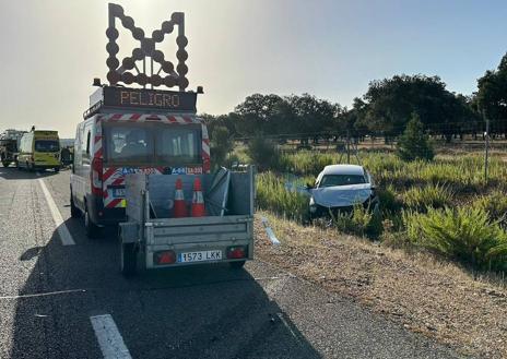 Imagen secundaria 1 - Excarcelado por los Bomberos en la A-62 tras un accidente de tráfico de cuatro vehículos