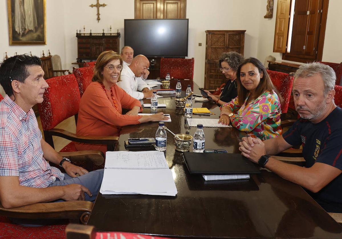 Reunión entre el Ayuntamiento y la Diputación por el convenio de bomberos.