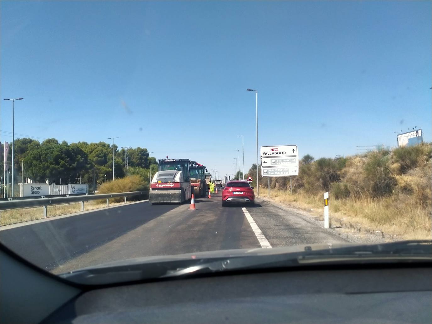 Trabajos de renovación del firme en la carretra de Madrid.
