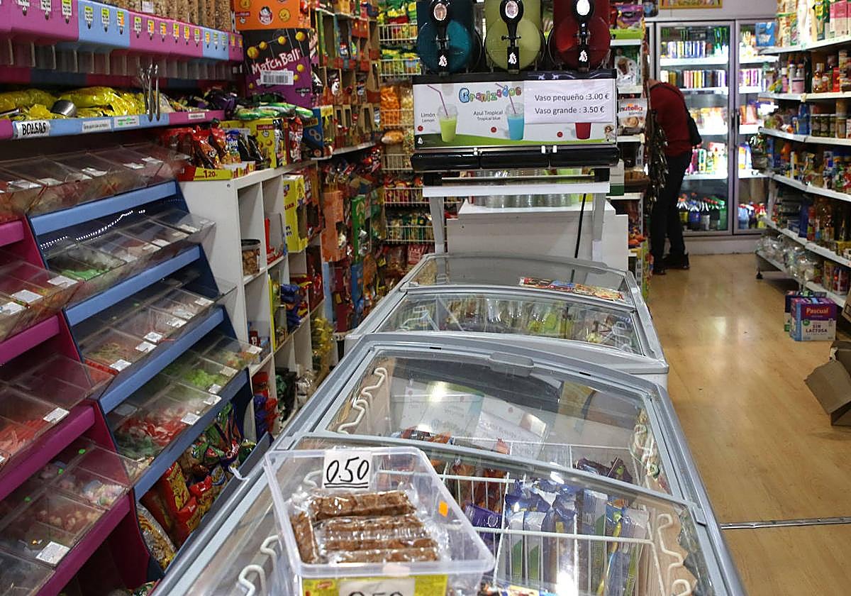 Cámaras frigoríficas en el Burbuja, establecimiento que calcula pérdidas de 150 euros por el apagón.