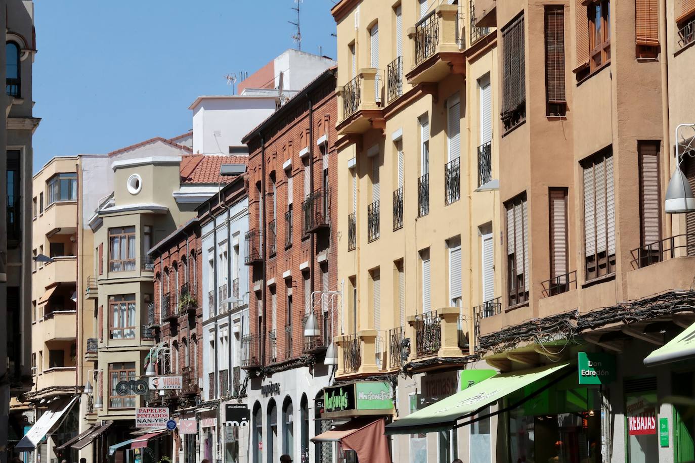 Un paseo en imágenes por la calle Mantería