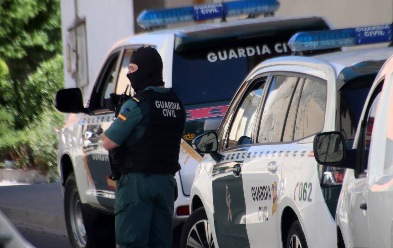 Guardia Civil en una calle de Cuéllar.
