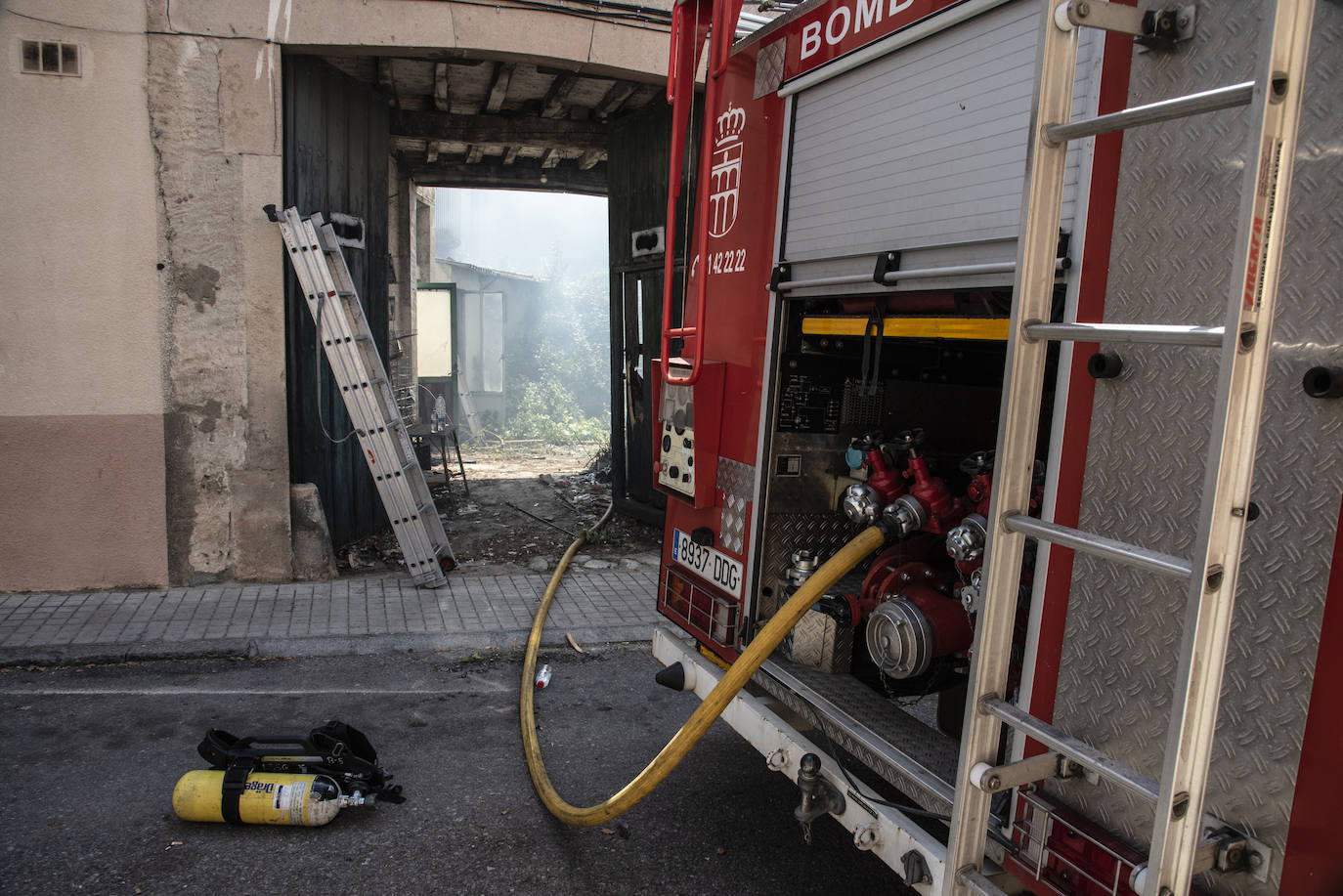 El incendio de una casa en Cantalejo, en imágenes