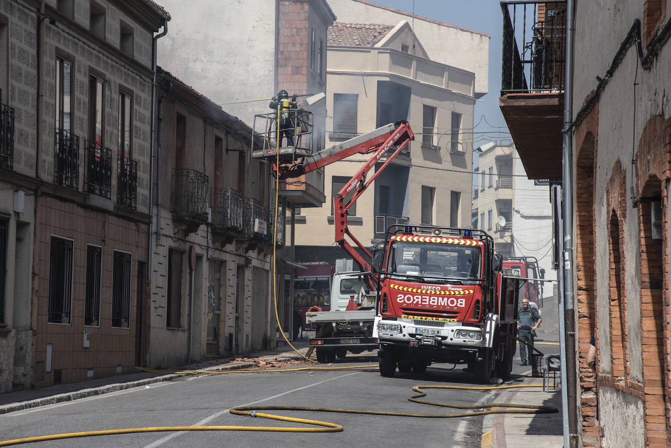 El incendio de una casa en Cantalejo, en imágenes