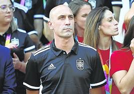 Luis Rubiales en el recibimiento de Pedro Sánchez a las campeonas del Mundo.