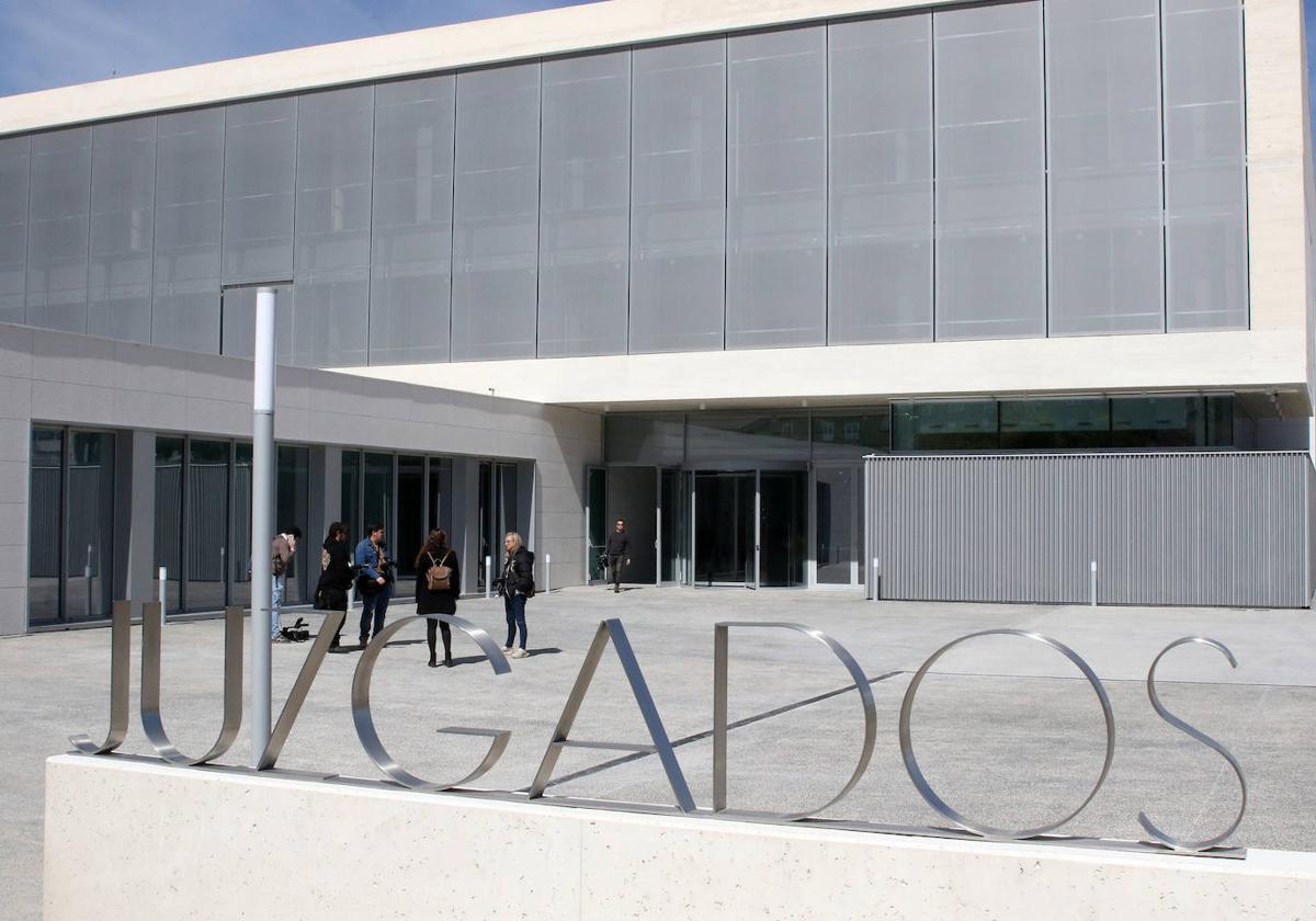 Acceso al nuevo Palacio de Justicia de Segovia.