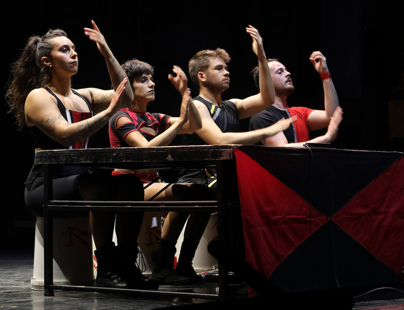 Mayumaná deja en la Plaza Mayor un cóctel de ritmo y luces