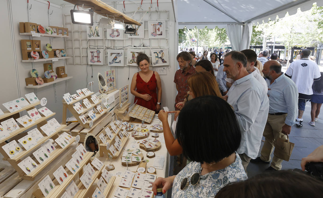 Libros y artesanía en el Parque del Salón