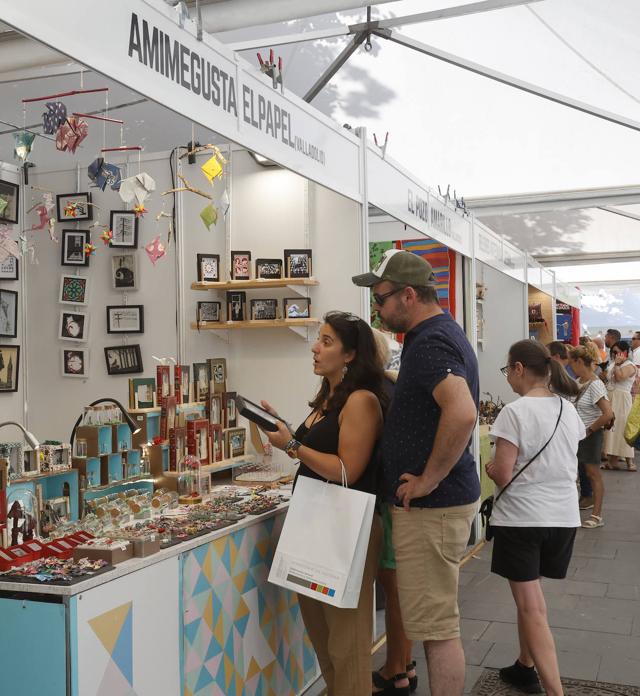 Libros y artesanía en el Parque del Salón