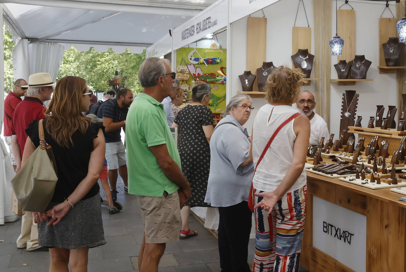 Libros y artesanía en el Parque del Salón