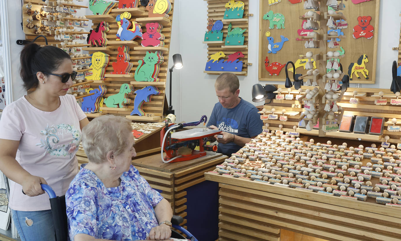 Libros y artesanía en el Parque del Salón