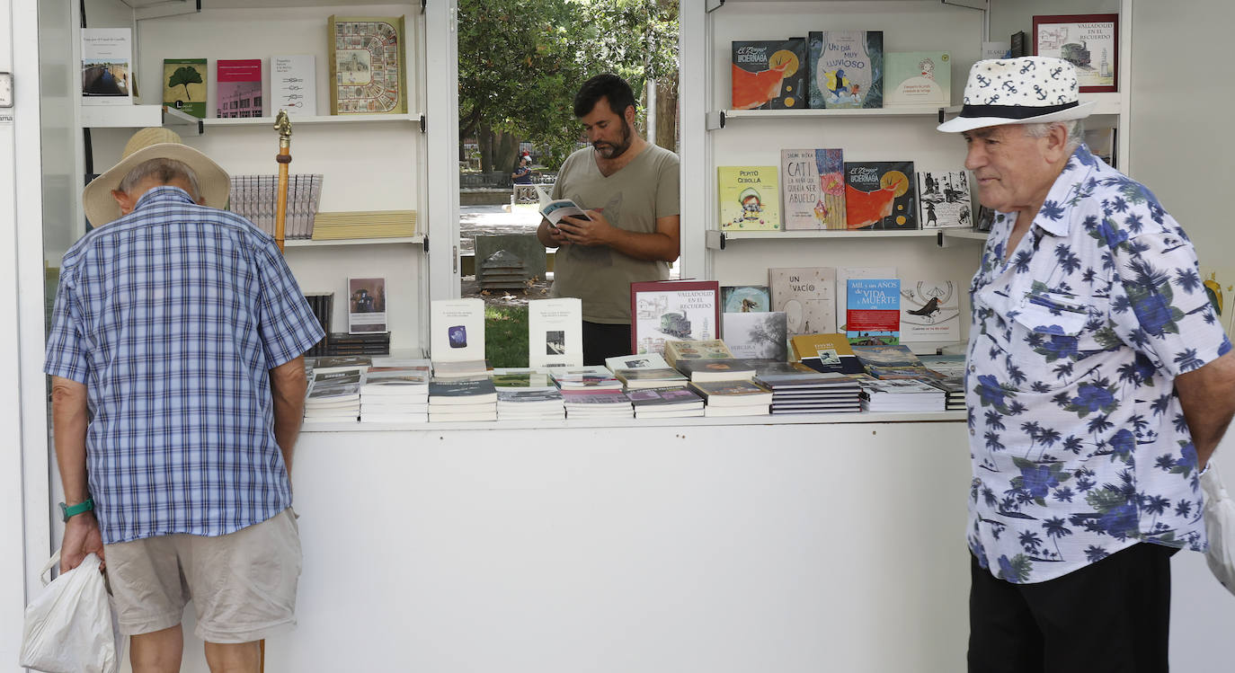 Libros y artesanía en el Parque del Salón