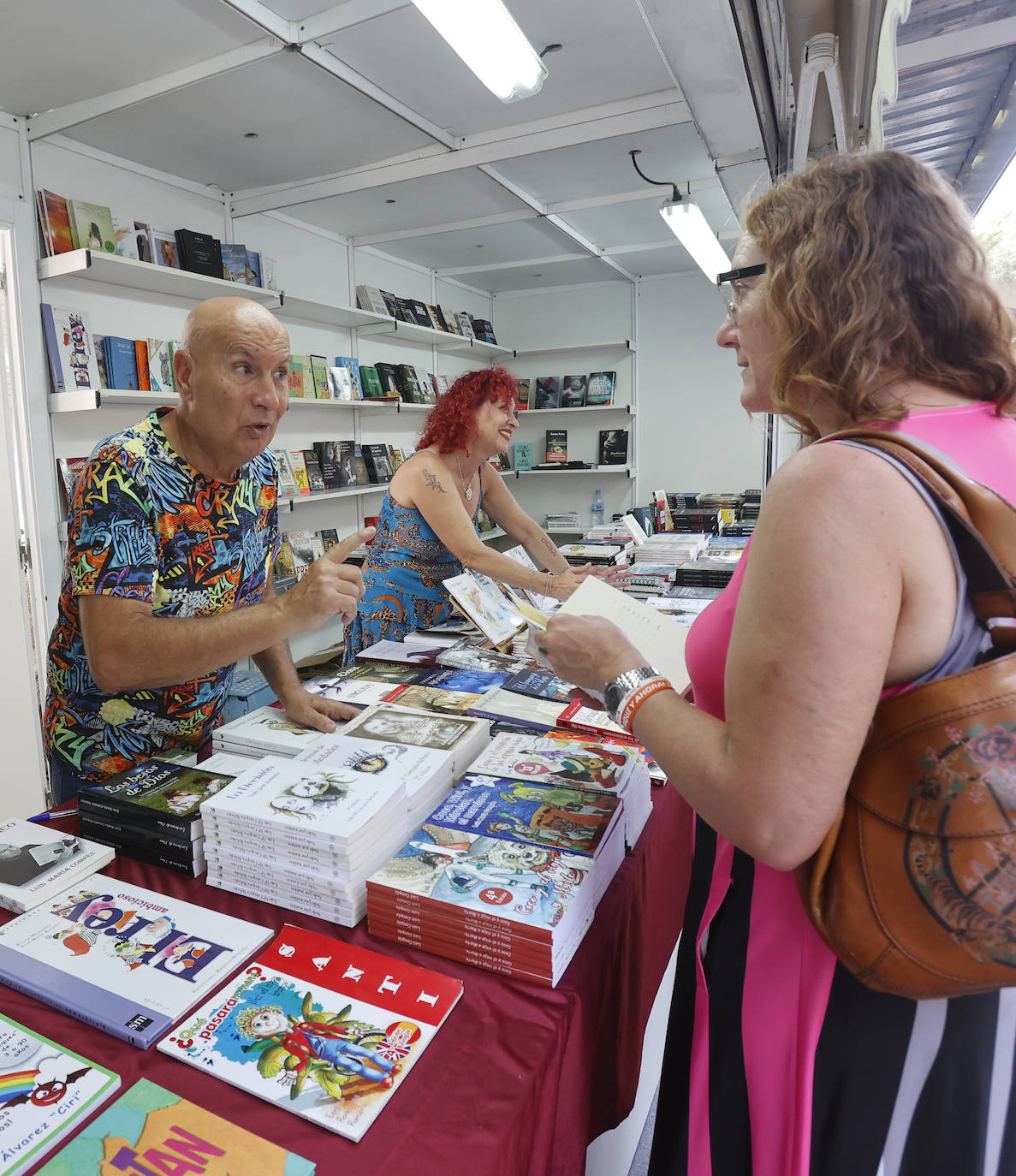 Libros y artesanía en el Parque del Salón