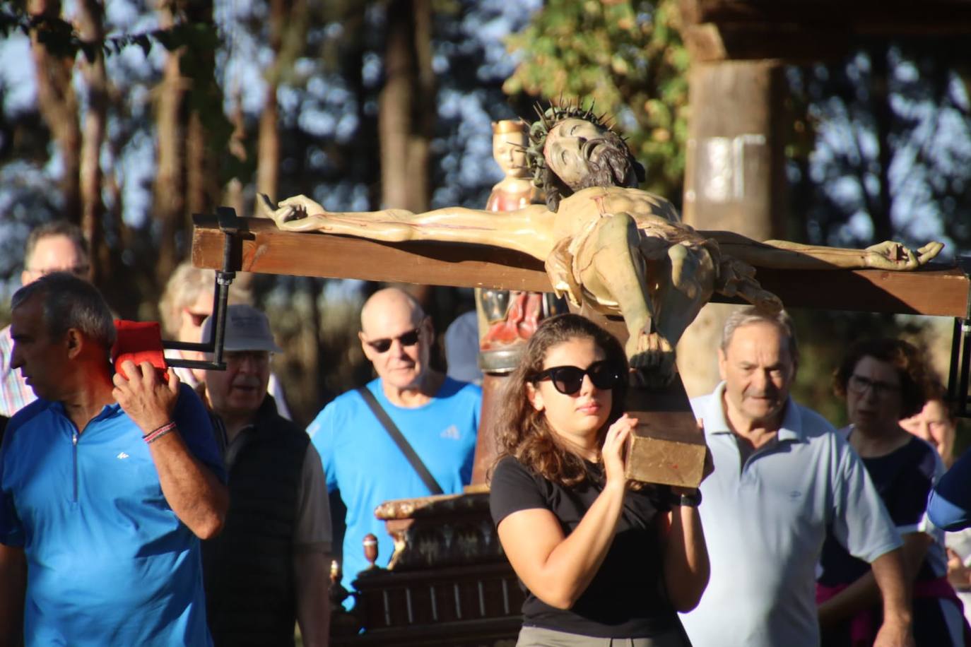 El Cristo y la Virgen de Castilviejo ya están en la iglesia de Santa María de Rioseco