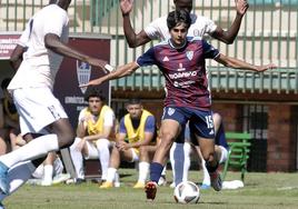 Álex Maroto, durante un partido de pretemporada con la Segoviana.