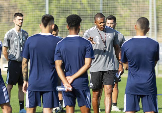 El primer entrenamiento de Julio Baptista con el Promesas.