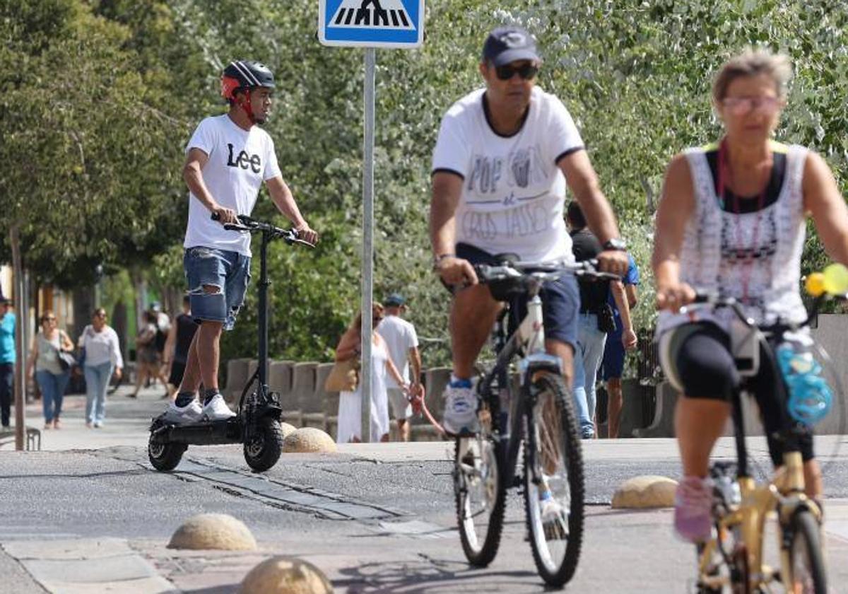 Patinetes Joven Niña