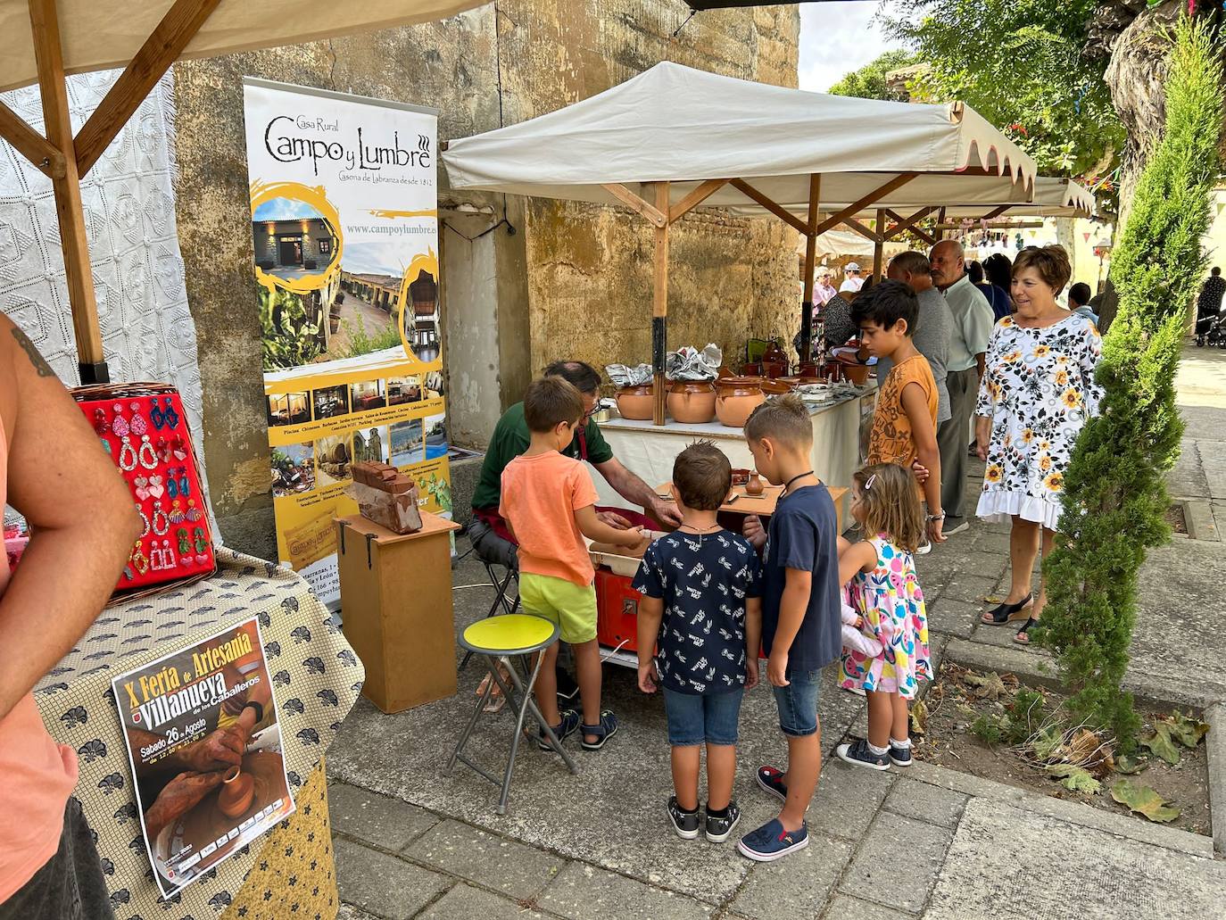 La X Feria de Artesanía de Villanueva de los Caballeros, en imágenes