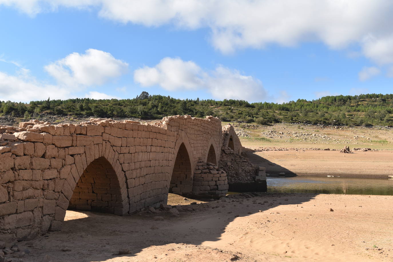 Emergen pueblos anegados por el pantano de Aguilar