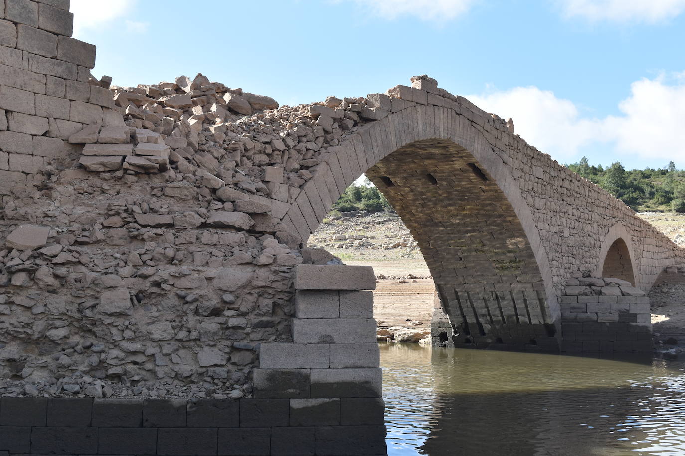 Emergen pueblos anegados por el pantano de Aguilar