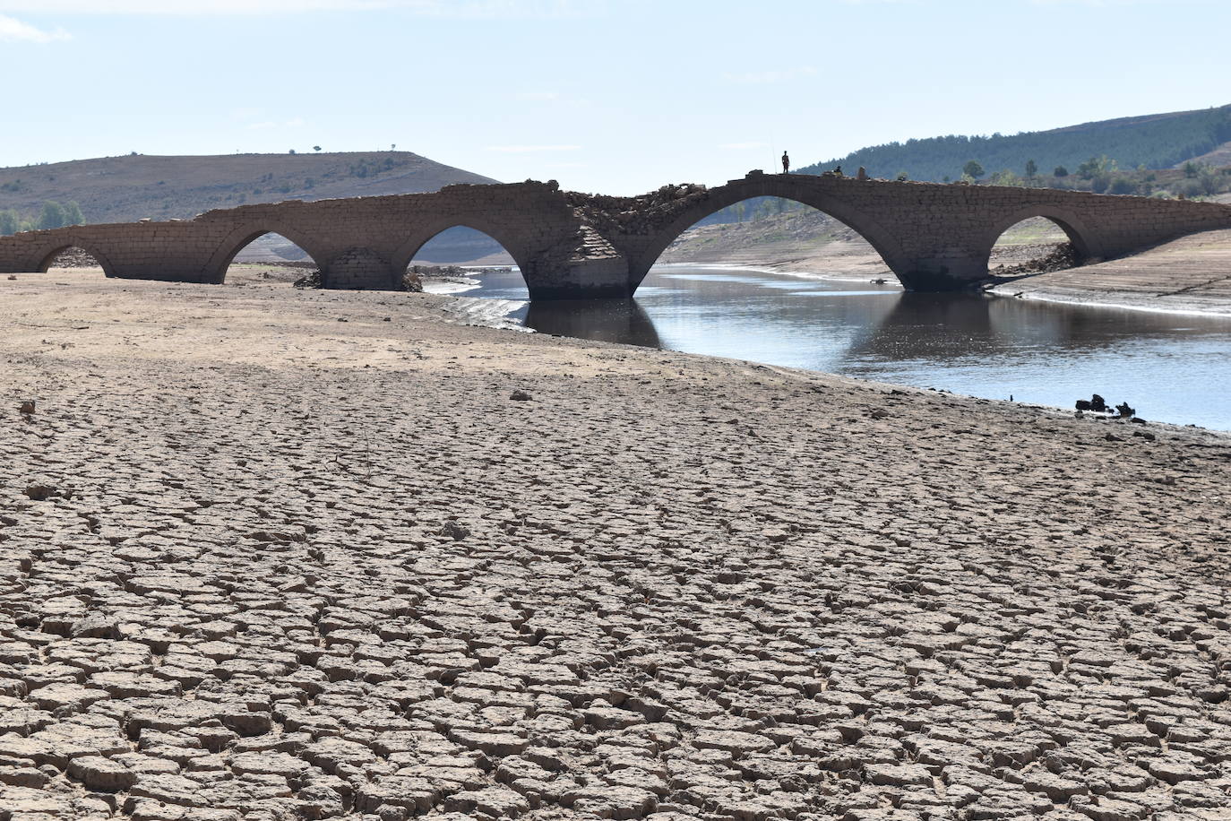 Emergen pueblos anegados por el pantano de Aguilar